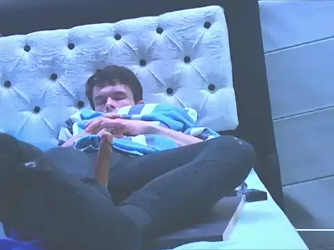 Snapshot of BodyandlegginLover chatting on 10-15-25, 08:36 BodyandlegginLover online show from 10-15-25, 08:36