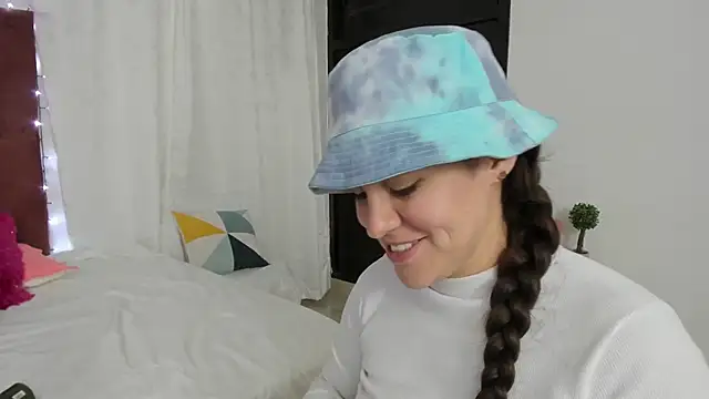 Snapshot of AURORA_FRANKLIN chatting on 03-10-25, 04:35 AURORA FRANKLIN online show from 03-10-25, 04:35