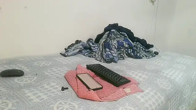 UncutToyBoy23cm online show from 10-10-25, 05:12