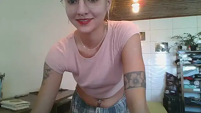 Snapshot of SweetyBabyDemon chatting on 04-30-26, 01:17 SweetyBabyDemon online show from 04-30-26, 01:17