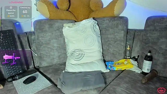 Snapshot of BrianaHazel chatting on 11-18-25, 11:37 BrianaHazel online show from 11-18-25, 11:37