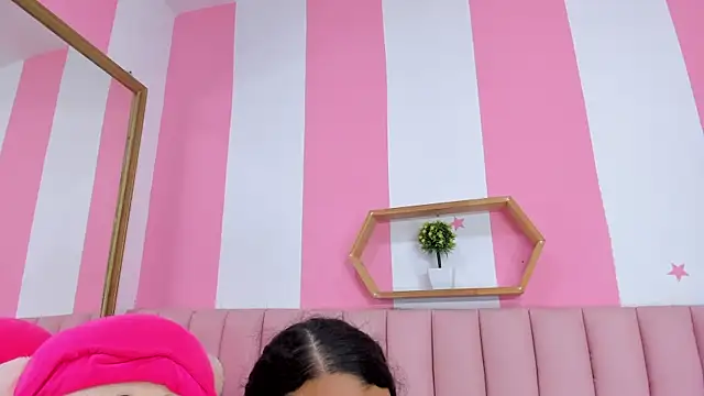 ISABELLA 020 online show from 04-20-26, 12:30