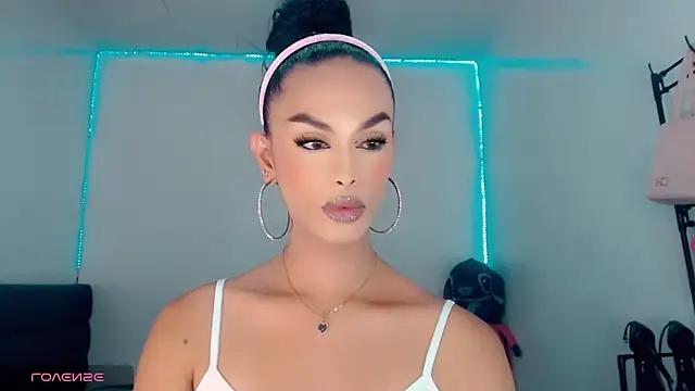  Riannagarcia  online show from 10-28-25, 03:10