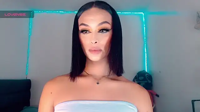 Snapshot of _Riannagarcia_ chatting on 11-06-25, 05:19 Riannagarcia online show from 11-06-25, 05:19