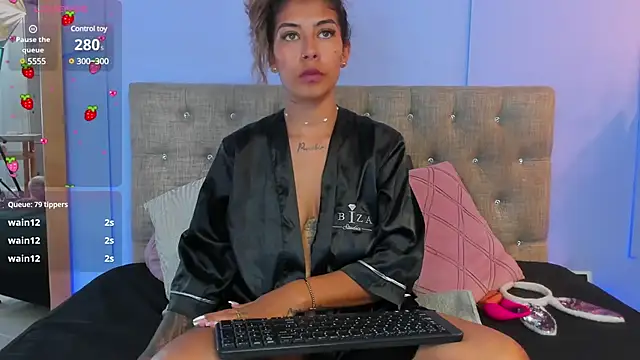 Snapshot of Georgina-coule chatting on 01-07-25, 06:24 Georgina-coule online show from 01-07-25, 06:24