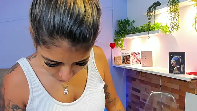 Snapshot of Georgina-coule chatting on 02-19-25, 12:22 Georgina-coule online show from 02-19-25, 12:22