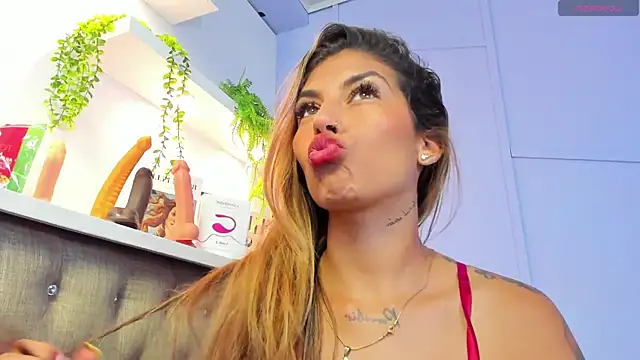 Snapshot of Georgina-coule chatting on 03-03-25, 03:20 Georgina-coule online show from 03-03-25, 03:20