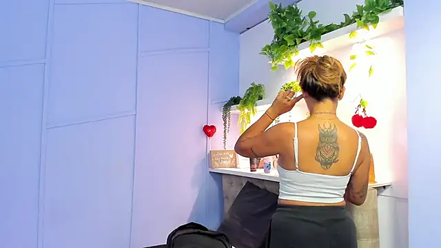 Snapshot of Georgina-coule chatting on 03-12-25, 12:15 Georgina-coule online show from 03-12-25, 12:15