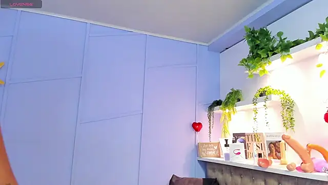 Snapshot of Georgina-coule chatting on 03-12-25, 06:22 Georgina-coule online show from 03-12-25, 06:22