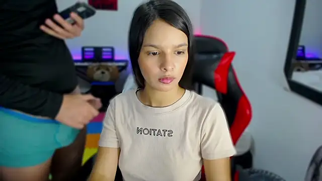 jessi and boy online show from 10-18-25, 03:46