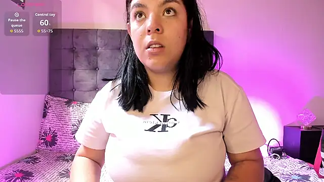 Kylie2211 online show from 11-19-25, 05:24