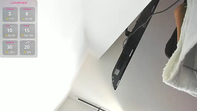 Kylie2211 online show from 04-27-26, 05:22