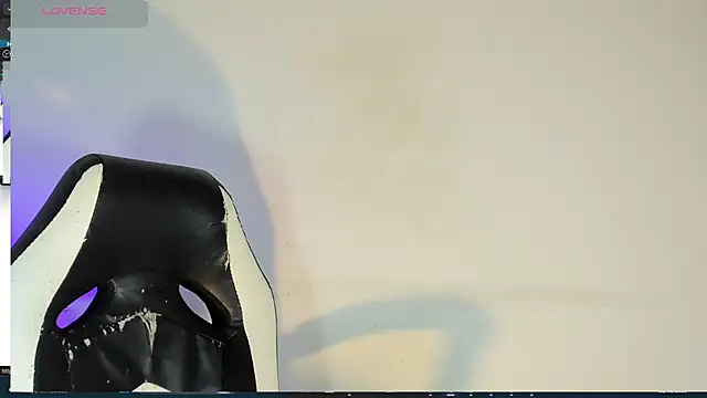 bella hadid1  online show from 02-22-25, 10:09