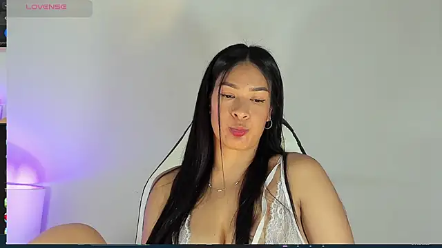 bella hadid1  online show from 02-24-25, 06:26