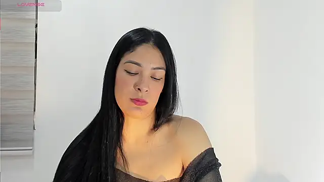 bella hadid1  online show from 10-04-25, 07:45