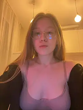 Snapshot of Eva_Weyne chatting on 12-28-24, 04:52 Eva Weyne online show from 12-28-24, 04:52