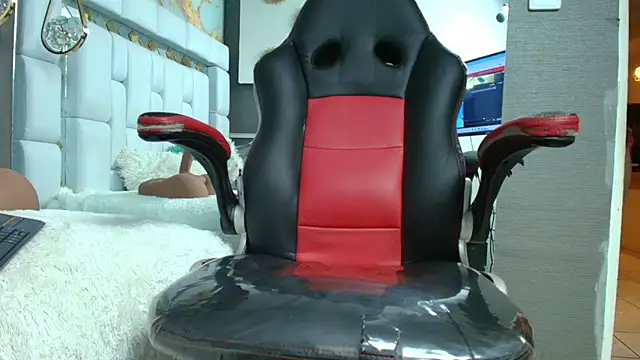 Snapshot of emily_madrid chatting on 11-08-25, 05:40 emily madrid online show from 11-08-25, 05:40