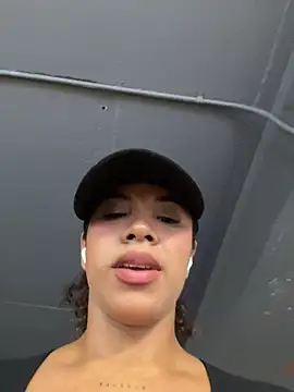 Brunettexio online show from 12-18-25, 06:47