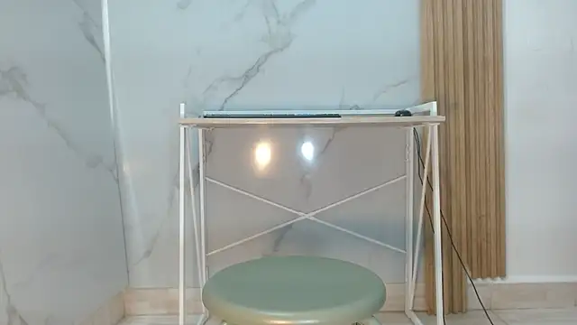 mollyguns online show from 10-18-25, 07:36