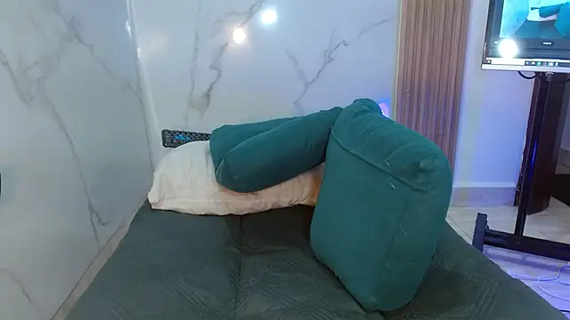 mollyguns online show from 12-16-25, 10:26