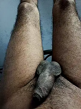 Snapshot of mr_slim_body chatting on 12-31-24, 04:35 mr slim body online show from 12-31-24, 04:35