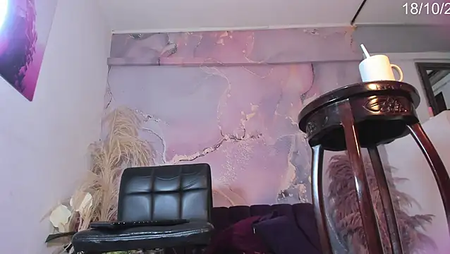 VALERIAQUEENTS online show from 10-18-25, 01:23