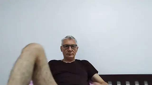 Snapshot of BIGUNCUTHARDCOCK chatting on 05-19-26, 12:16 BIGUNCUTHARDCOCK online show from 05-19-26, 12:16