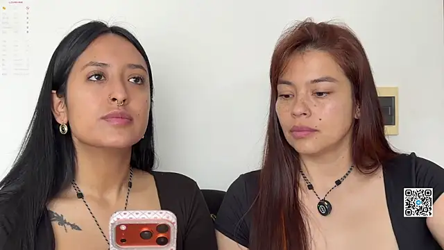 Snapshot of 2SummerLove1 chatting on 05-22-26, 02:44 2SummerLove1 online show from 05-22-26, 02:44