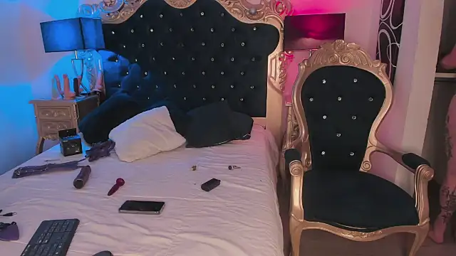 Snapshot of EmilyAllen_ chatting on 12-11-24, 05:21 EmilyAllen online show from 12-11-24, 05:21