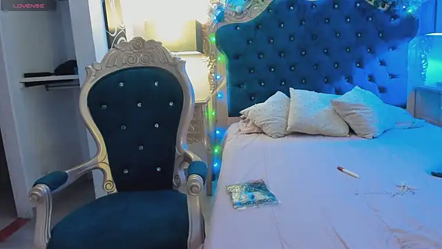 Snapshot of EmilyAllen_ chatting on 12-18-24, 07:36 EmilyAllen online show from 12-18-24, 07:36