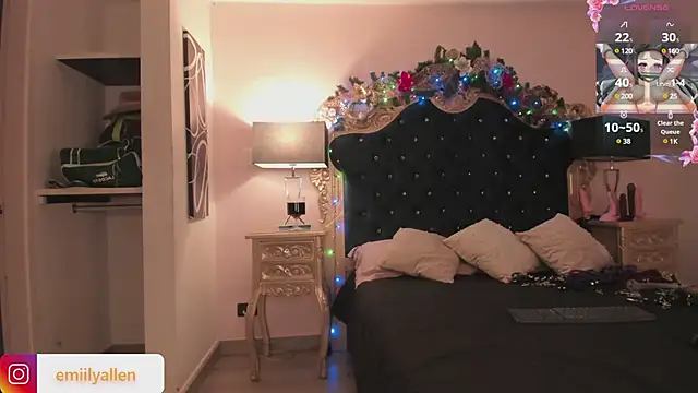 Snapshot of EmilyAllen_ chatting on 12-20-24, 05:36 EmilyAllen online show from 12-20-24, 05:36