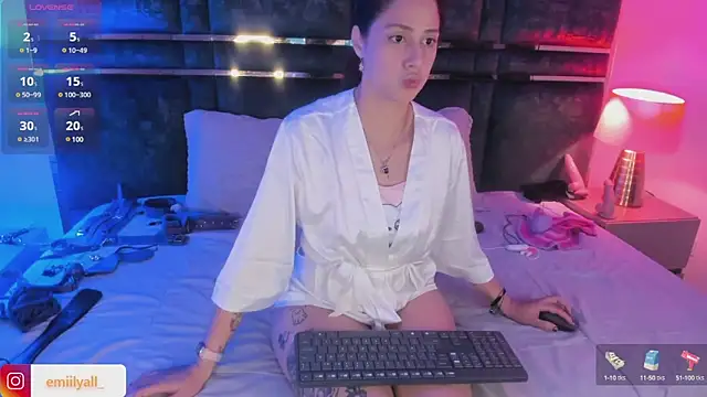 Snapshot of EmilyAllen_ chatting on 02-27-25, 05:24 EmilyAllen online show from 02-27-25, 05:24