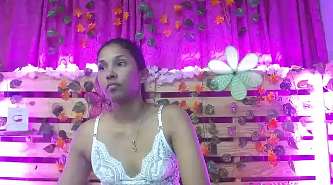 Snapshot of Elsa_Parisi chatting on 12-20-24, 10:43 Elsa Parisi online show from 12-20-24, 10:43