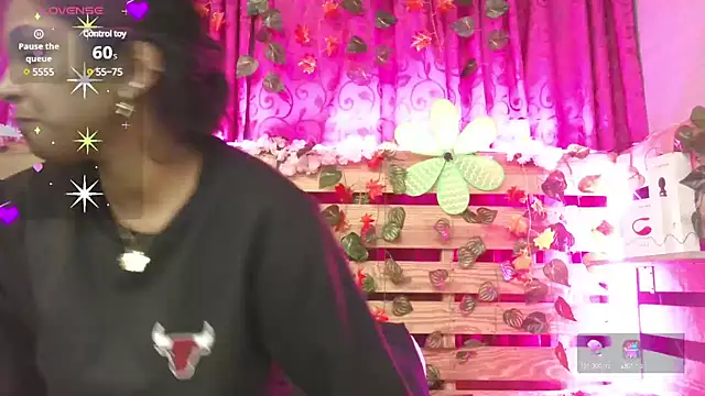 Snapshot of Elsa_Parisi chatting on 01-08-25, 02:25 Elsa Parisi online show from 01-08-25, 02:25