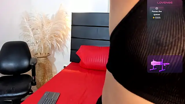 Snapshot of Julieta_Coopeer_ chatting on 09-19-25, 10:38 Julieta Coopeer online show from 09-19-25, 10:38