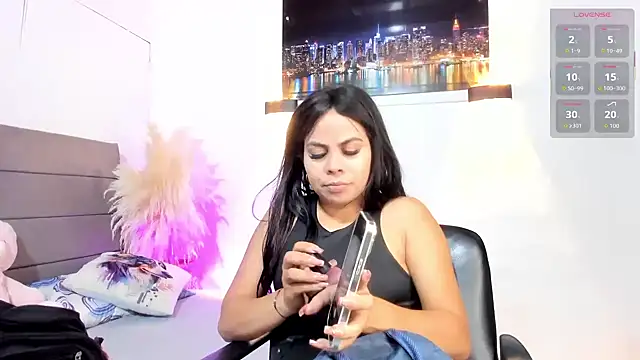 Julieta Coopeer  online show from 05-23-26, 10:41