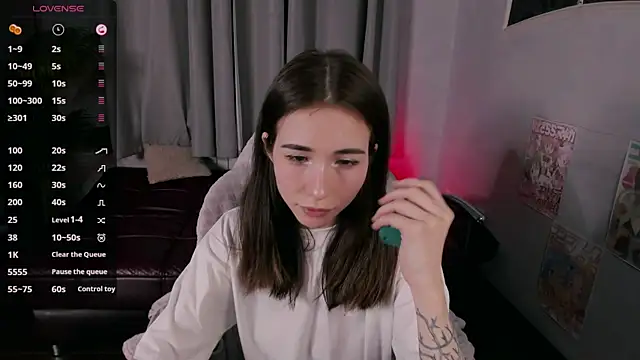 Snapshot of ashleyro1 chatting on 11-10-25, 01:43 ashleyro1 online show from 11-10-25, 01:43