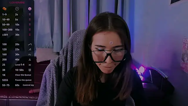 Snapshot of ashleyro1 chatting on 11-11-25, 01:33 ashleyro1 online show from 11-11-25, 01:33