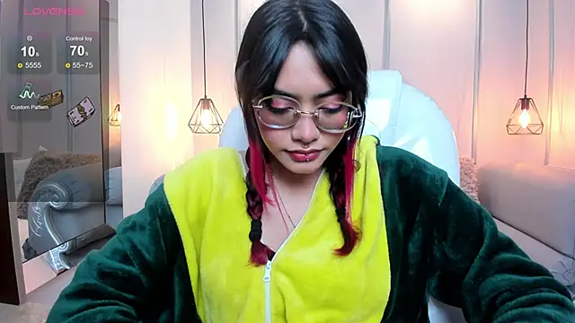 AzuraKindong online show from 01-10-25, 07:21