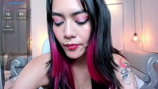 AzuraKindong online show from 02-04-25, 10:24