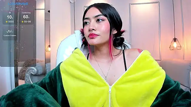 AzuraKindong online show from 02-11-25, 01:31