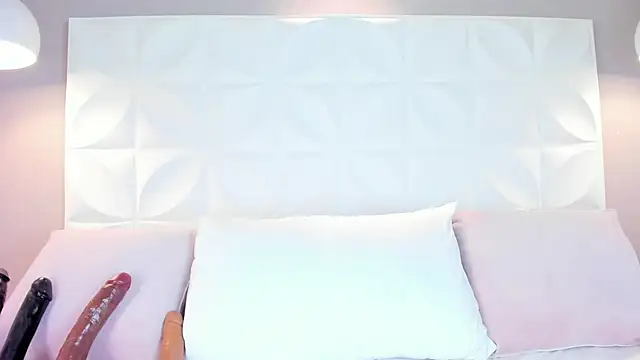 Snapshot of Ale23_ chatting on 02-01-25, 02:47 Ale23  online show from 02-01-25, 02:47