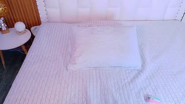 Snapshot of cattaleeyaa chatting on 01-10-26, 02:19 cattaleeyaa online show from 01-10-26, 02:19