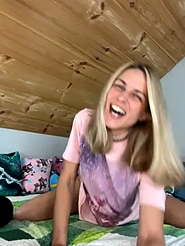 Snapshot of DanaeJustine chatting on 09-25-25, 03:38 DanaeJustine online show from 09-25-25, 03:38