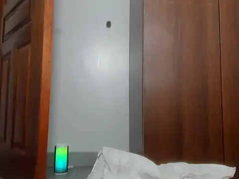 Snapshot of afro_pop chatting on 12-18-24, 06:21 afro pop online show from 12-18-24, 06:21