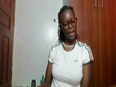 Snapshot of afro_pop chatting on 12-30-24, 04:53 afro pop online show from 12-30-24, 04:53