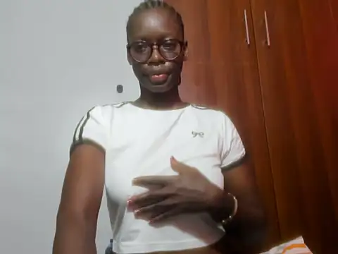 Snapshot of afro_pop chatting on 01-18-25, 05:31 afro pop online show from 01-18-25, 05:31