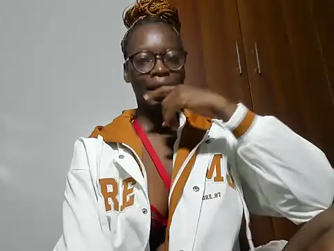 Snapshot of afro_pop chatting on 02-18-25, 12:48 afro pop online show from 02-18-25, 12:48