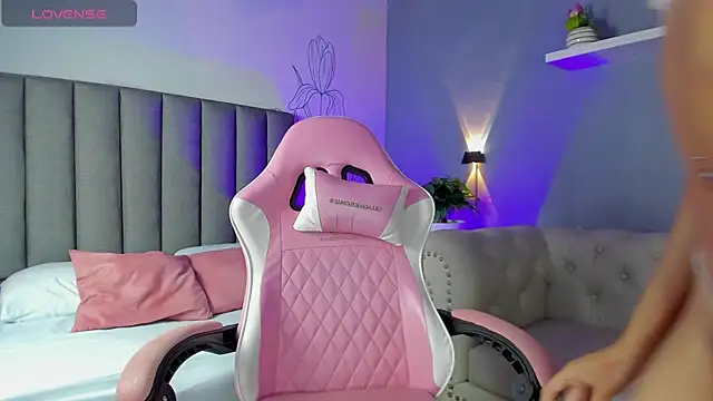 Snapshot of atenea_jones chatting on 12-04-25, 08:39 atenea jones online show from 12-04-25, 08:39