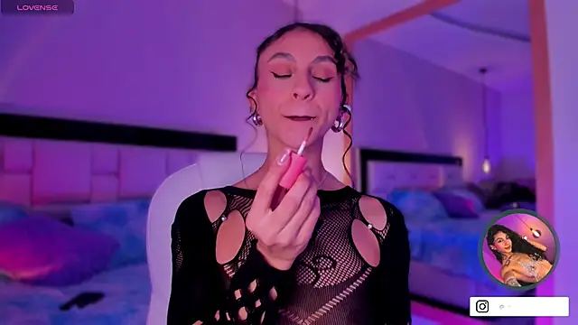 Snapshot of MiissCharlotte chatting on 09-17-25, 04:25 MiissCharlotte online show from 09-17-25, 04:25